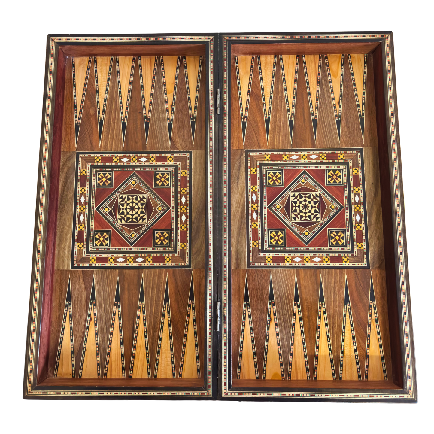 Table de Backgammon et d’Échecs Damasquine Faite à la Main par Gaby Al Dayeh – Chef-d’Œuvre avec Incrustations de Nacre