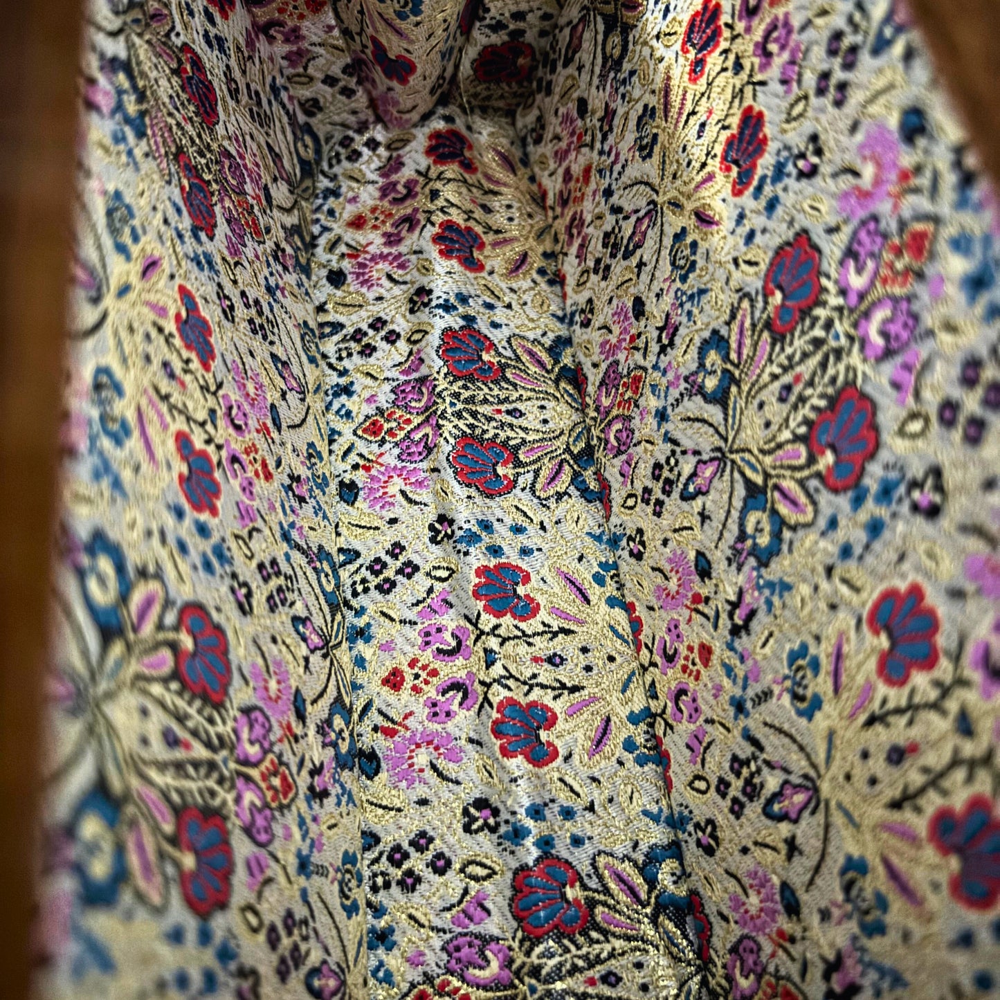 O Jardim de Noor – Bolsa Damasquina de Nogueira com Madrepérola Floral