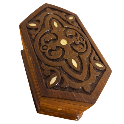 Artisanal Hand-Carved Beechwood Box with Mother of Pearl & Velvet Lining – Timeless Oriental Design