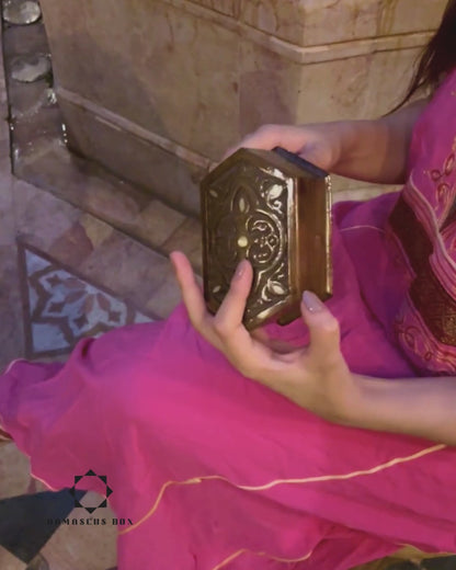 Artisanal Hand-Carved Beechwood Box with Mother of Pearl & Velvet Lining – Timeless Oriental Design